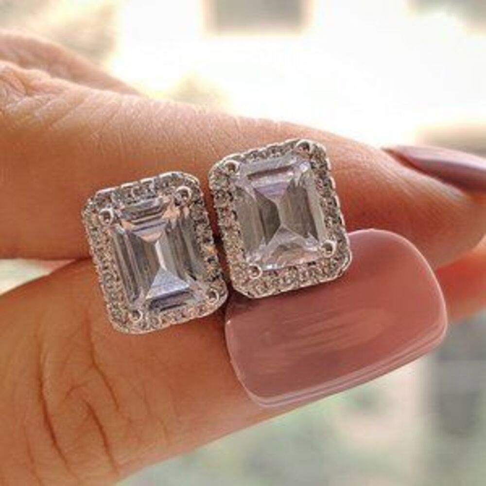 NEW 18K White Gold Diamond Halo Stud Earrings Y